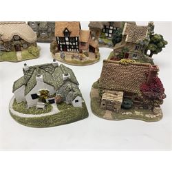Seventeen Lilliput Lane models, to include The Dalesman, Windy Ridge, Cat Coombe Cottage, Granny Smiths, ect, all with deeds and original boxes (17)