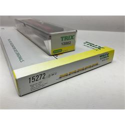 Trix Minitrix 'N' gauge - No.15272 DHL five-car set; boxed; and No.13982 set of three Cargo goods wagons; boxed (2)