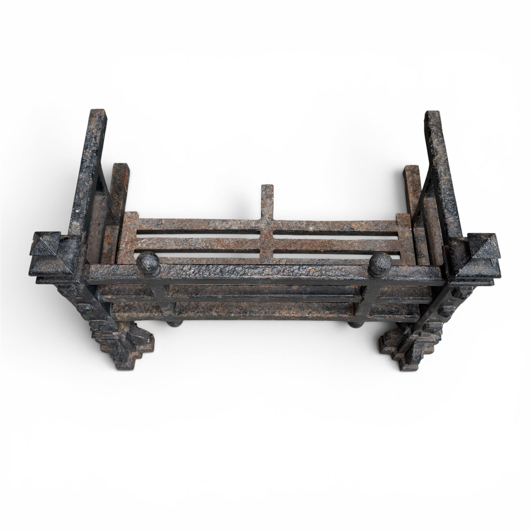 Late Victorian cast iron fireplace grate with turned and pointed finials