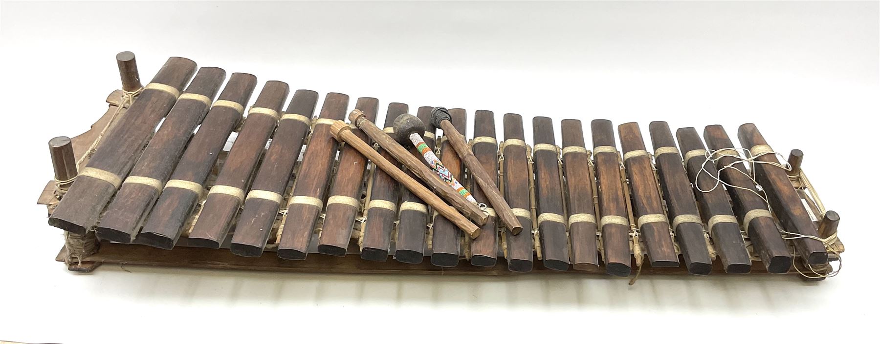 African hardwood gourd resonated balafon xylophone with twenty tone bars and four various beaters L113cm