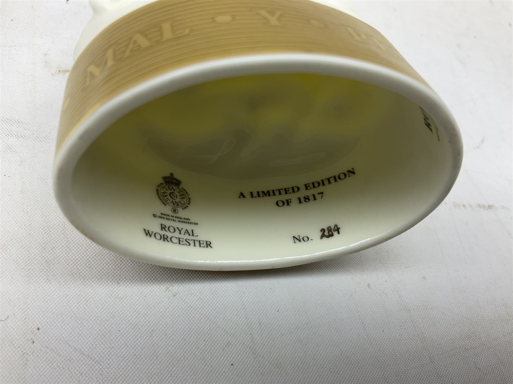 Royal Worcester limited edition 284/1817 St. George and the Dragon candle snuffer, with certificate, H9.5cm