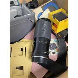 Collection of cameras and equipment, to include Polaroid, Minolta X300, fujifilm S5600, glasslight paper, Flashcubes etc 