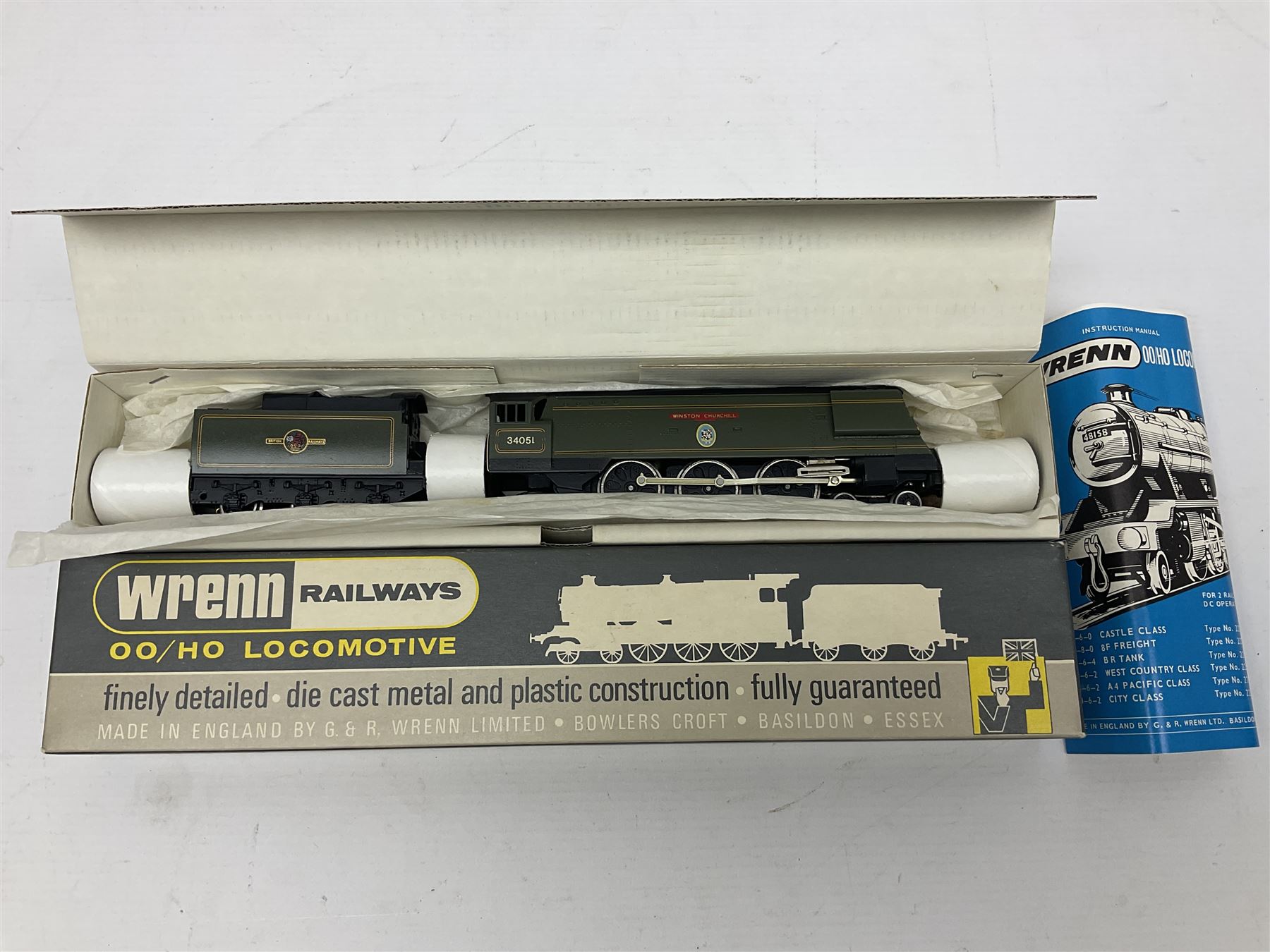 Wrenn '00' gauge - Streamlined Bulleid Pacific 'Battle of Britain' 4-6-2 locomotive 'Winston Churchill' No.34051 in BR Green; boxed with instructions