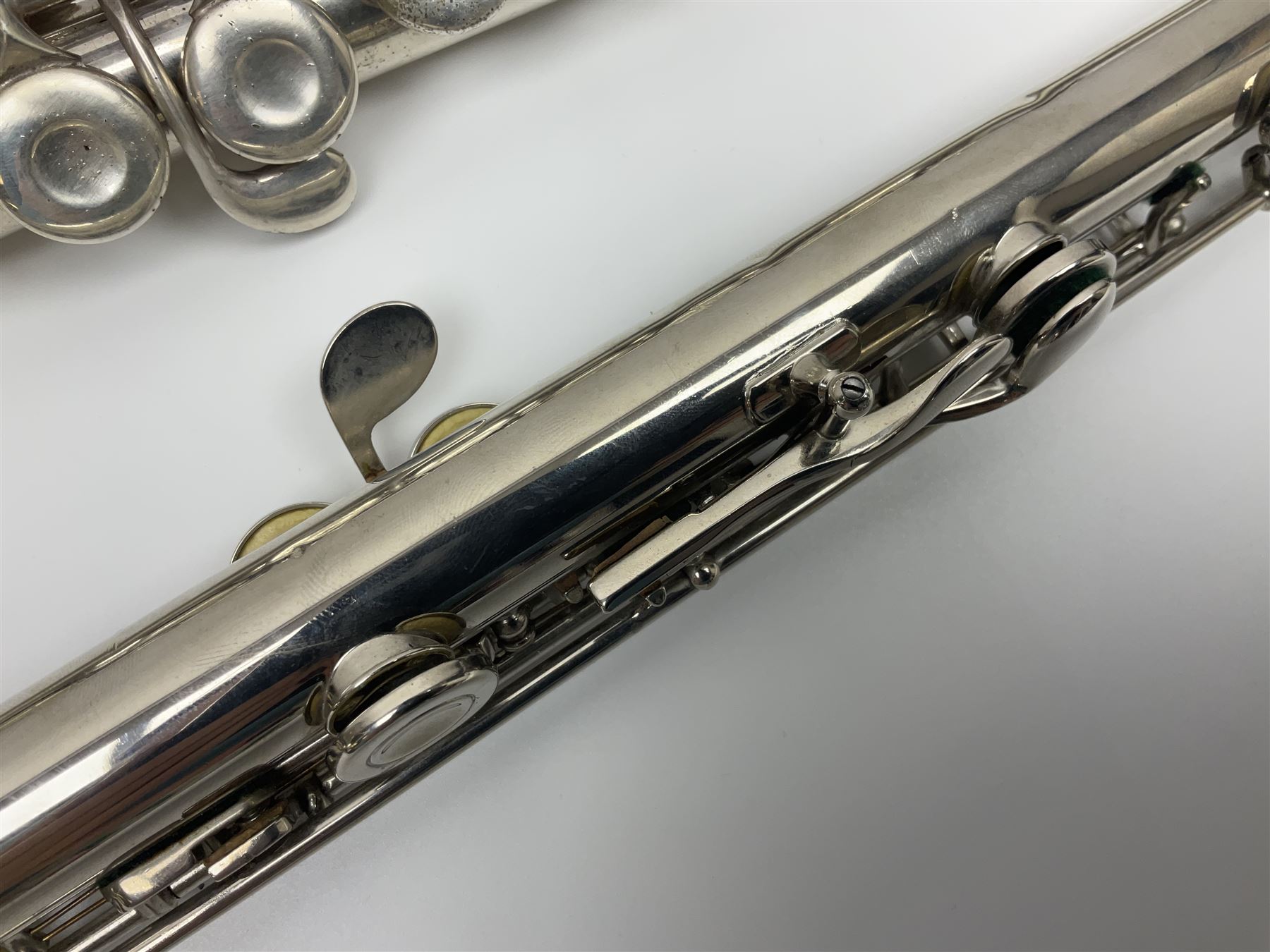 Boosey & Hawkes London Regent three-piece flute, serial no.345447; in B&H Bandhite hard carrying case; and Deg Music Company Inc. USA Claudel Model three-piece flute, serial no.491718, in hard carrying case (2)