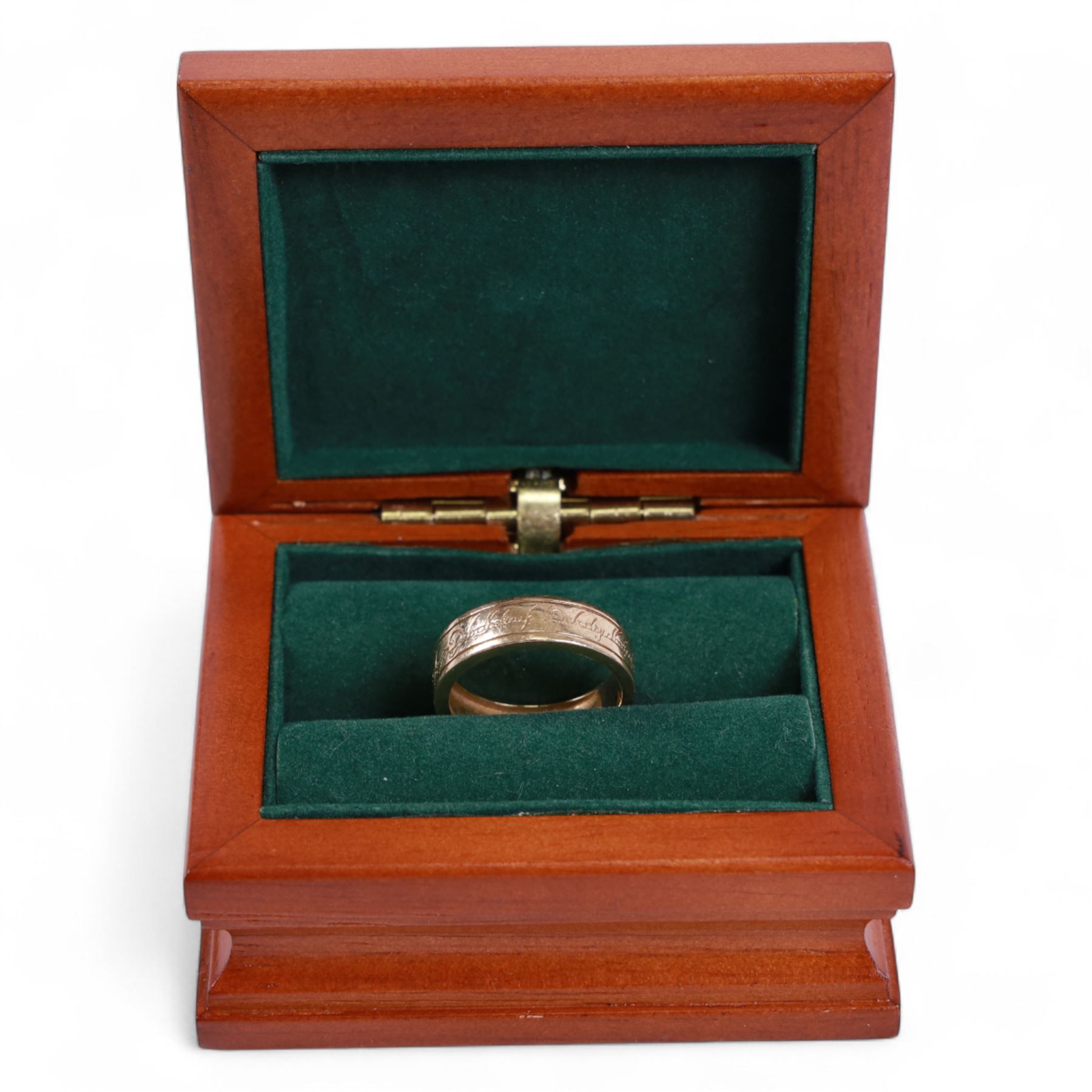 9ct gold Lord of the Rings 'The Ring of Power', produced by Danbury Mint, hallmarked with certificate of authenticity, contained within wooden box