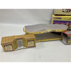 Corgi - various models both boxed and loose to include Dibnahs Choice 1 50 scale 80308, Classics 31702 and 97920, along with loose 1937 Rolls Royce 111 Sedance de Ville model, further mostly Showmans Range models and assembled fairground kits