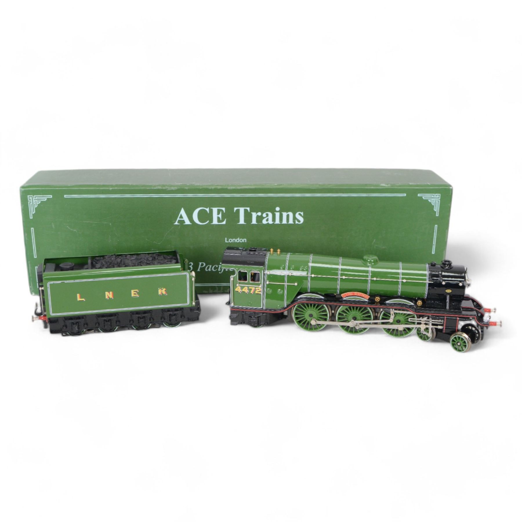 ACE Trains 0 gauge E/6 LNER A3 Class 4-6-2 locomotive 'Flying Scotsman' no. 4472, with tender, in LNER green livery, boxed with instructions

