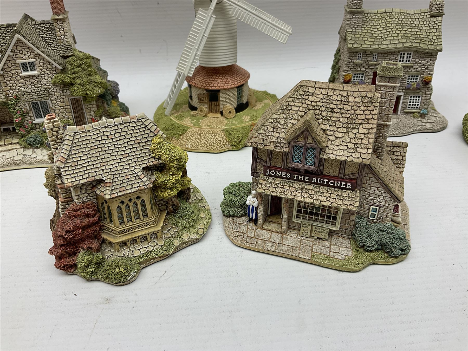 Twenty Lilliput Lanes, including The Chocolate House, Chiltern Mill, Blaise Hamlet, St Kevin Church, some with deeds and original boxes