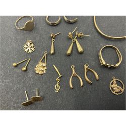 9ct gold jewellery, including childs bracelet, earrings, charms and oddments 