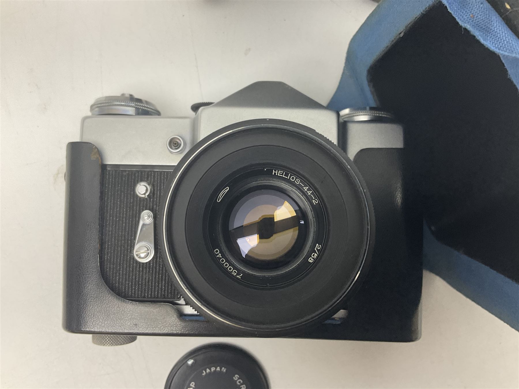 Collection of camera bodies and lenses, to include Olympus OM-1 camera body, serial no 106567, with 'Olympus OM-System F.Zuiko Auto-S 1:1.8 f=50mm' lens, serial no 135097,  Zenit-B camera body, serial no 71017867, with 'Helios-44-2 2/58' serial no 7500040, Voigtlander Vito B camera body, with 'Voigtlander Colour Skopar 1:2.8/50' lens, 'Olympus OM-System Zuiko Auto-Zoom 1:4 f=75-150mm' lens serial no 104321, 'Tamron SP 35-210mm 1:3.5-4.2' lens etc 