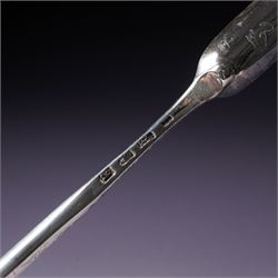 George II silver marrow scoop, the reverse engraved with a crest of a swan L22cm London 1736, makers mark rubbed