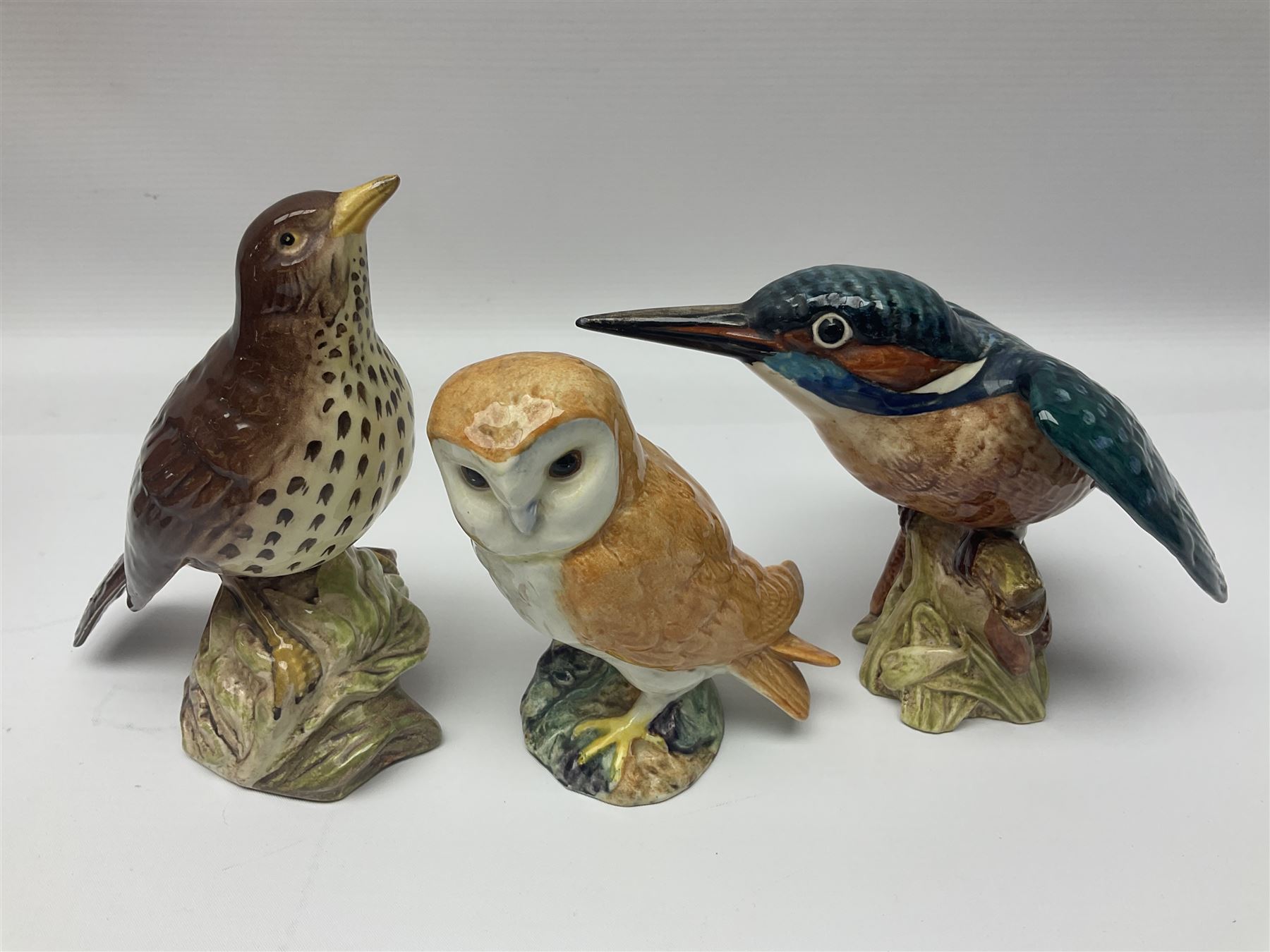 Collection twenty one of Beswick bird figures, to include Lapwing no 2416, Kingfisher no 2671, Red Pigeon 1383, Cuckoo no 2315, Nuthatch no 2418 etc