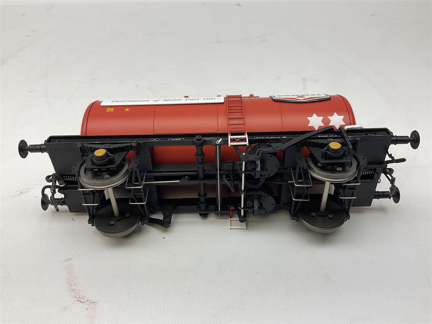 Heljan '0' gauge - Mobil Charringtons red fuel oil Tank no. 1005 and a Railfreight VAA Van in later Bauxite (2)