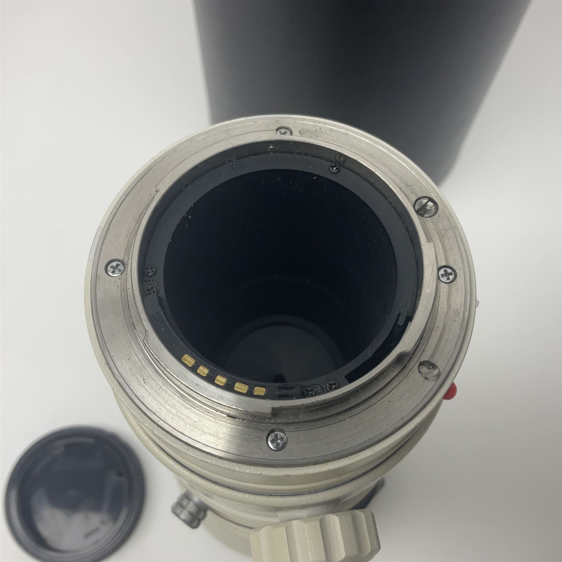 Minolta Dynax 7 camera body, serial number 93101009, Minolta 'AF APO Tele 300mm 1:4 (32)' lens serial no 32501041, in case and other camera equipment 