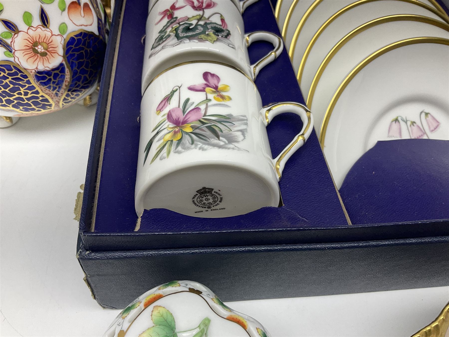 Copeland Spode tureen and platter, in peacock pattern, together with Herend Hungary trinket box and cover, Copeland vase and other ceramics 
