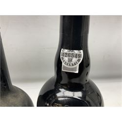 Dow's vintage port, comprising the years 1963 and two 2007, various contents and proof (3)