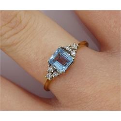 18ct gold princess cut aquamarine and six stone diamond ring, hallmarked