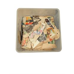 Collection of Victorian and later scrapbook pieces