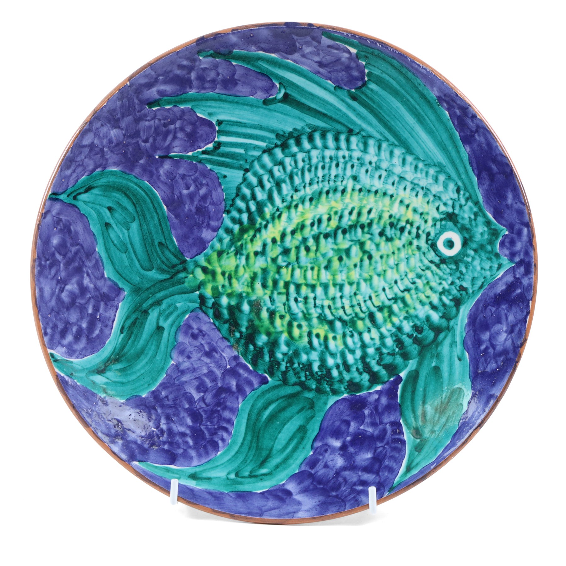 Large mid-20th century Spanish Puigdemont studio pottery charger, depicting a stylised fish, together with three other plates decorated with fish 