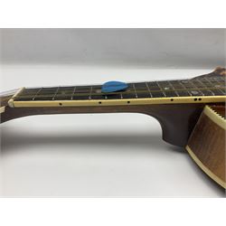 F-hole eight-string mandolin with one-piece maple back and ribs and spruce top L70cm