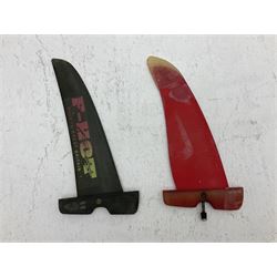 Windsurfing: Quantity of fins to include Freewave MFC, Stix Wildthang, Ultra Profile Sails G 10 fin, F-HOT Finz, Fanatic M.G.E slalom, North Shore Maui Hawaii etc (13)