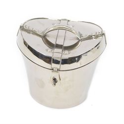 Silver plated novelty ice bucket, in the form of a hat box, with twist action latch, H15cm