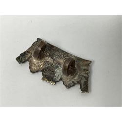 Two Services Rendered badges Nos.B23060 and B201341; two MSO BAOR (Mixed Services Organisation British Army of the Rhine) badges; small quantity of shoulder titles, lapel/sweetheart brooches, buttons and non-military related items