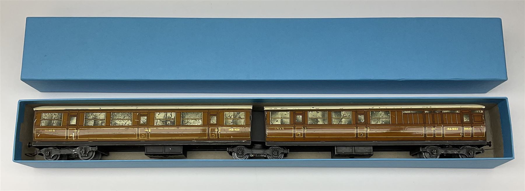 Hornby Dublo - pre-war D2 two-coach LNER articulated unit, all third class/brake third,  in reproduction box.