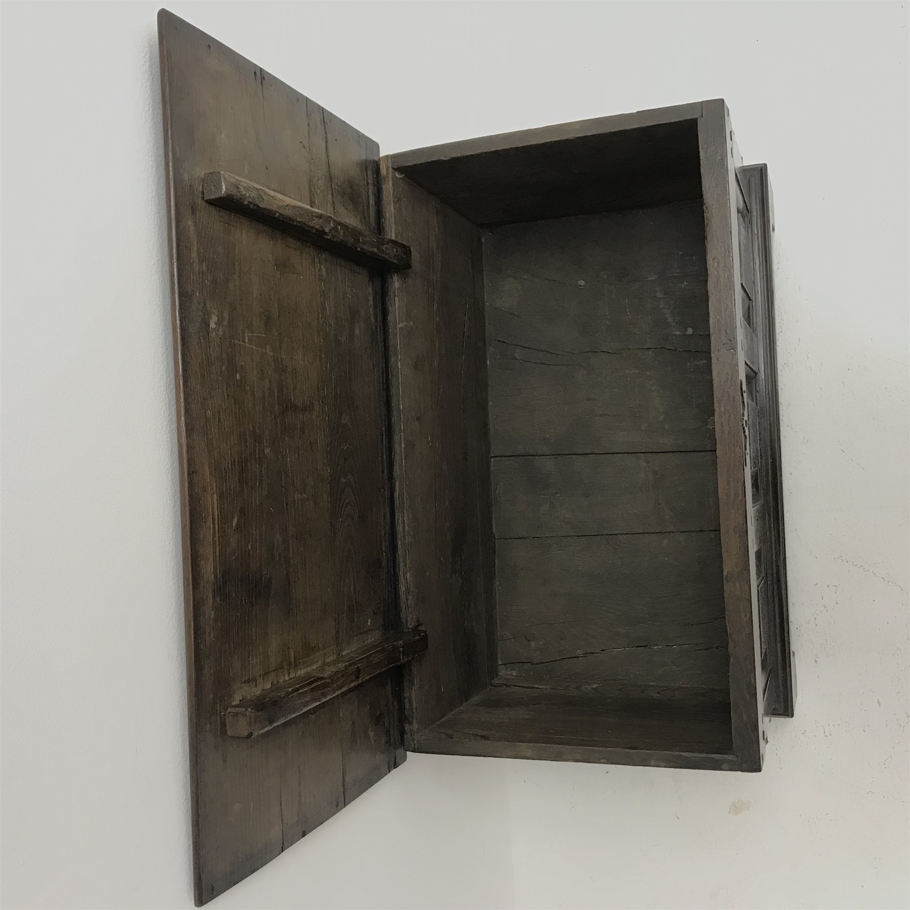 18th century oak coffer bach, the moulded hinged top above triple paneled front, on bracket feet, W63cm, H42cm, D36cm