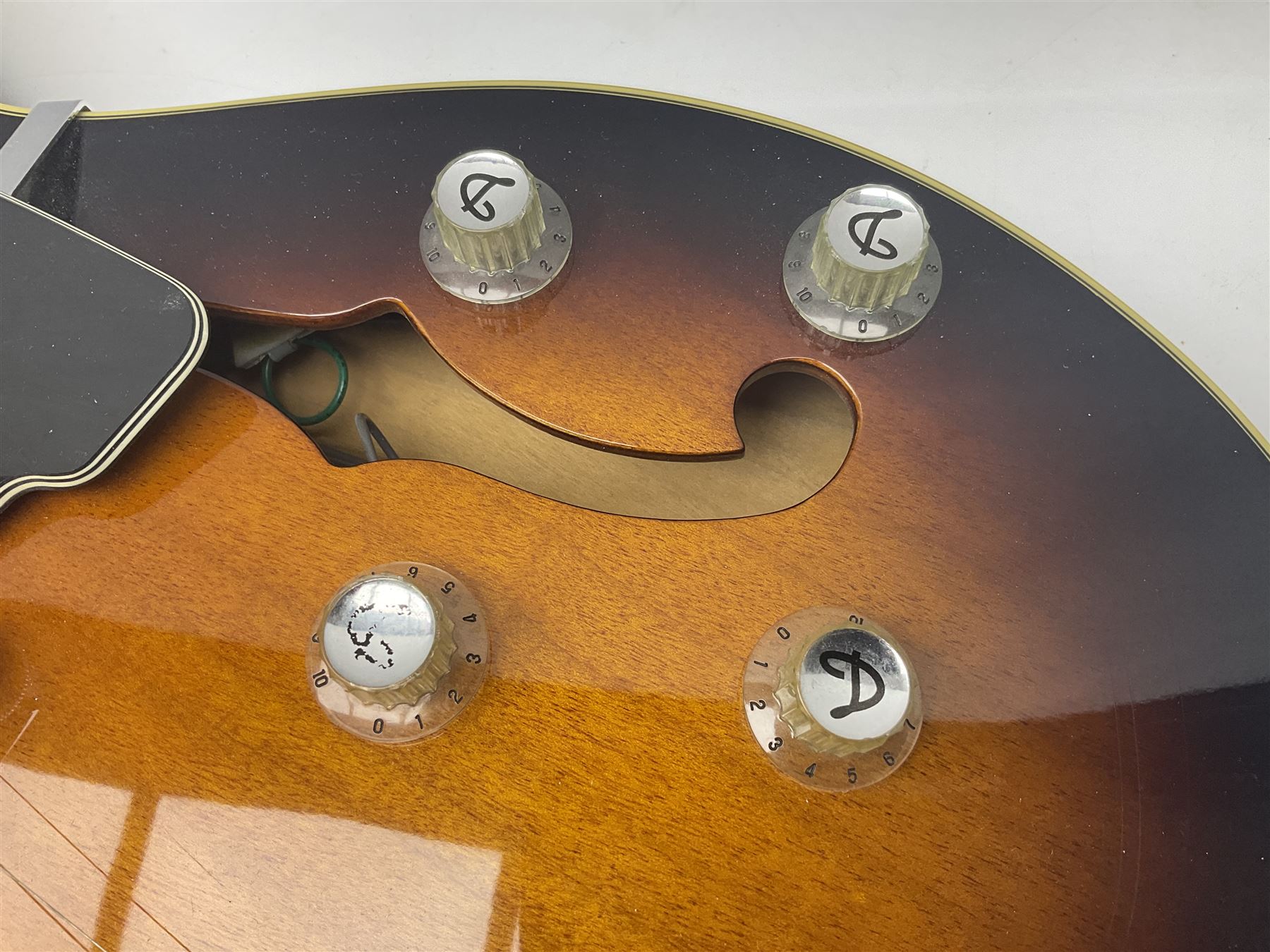 DeArmond Guild Star Fire Custom semi-acoustic guitar c2009 with tobacco sunburst finish and USA DeArmond gold foil pick-ups; serial no.KC9091266; L104cm; in Spider carrying case