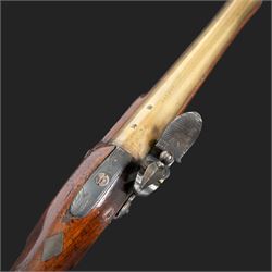 English flintlock blunderbuss, circa 1780 by R. Sutherland of London, the 32cm brass barrel with proof marks and London to the top, with original ramrod with brass tip below, the lock engraved Sutherland, walnut stock with brass butt plate, steel trigger guard with acorn finial, overall L70cm  