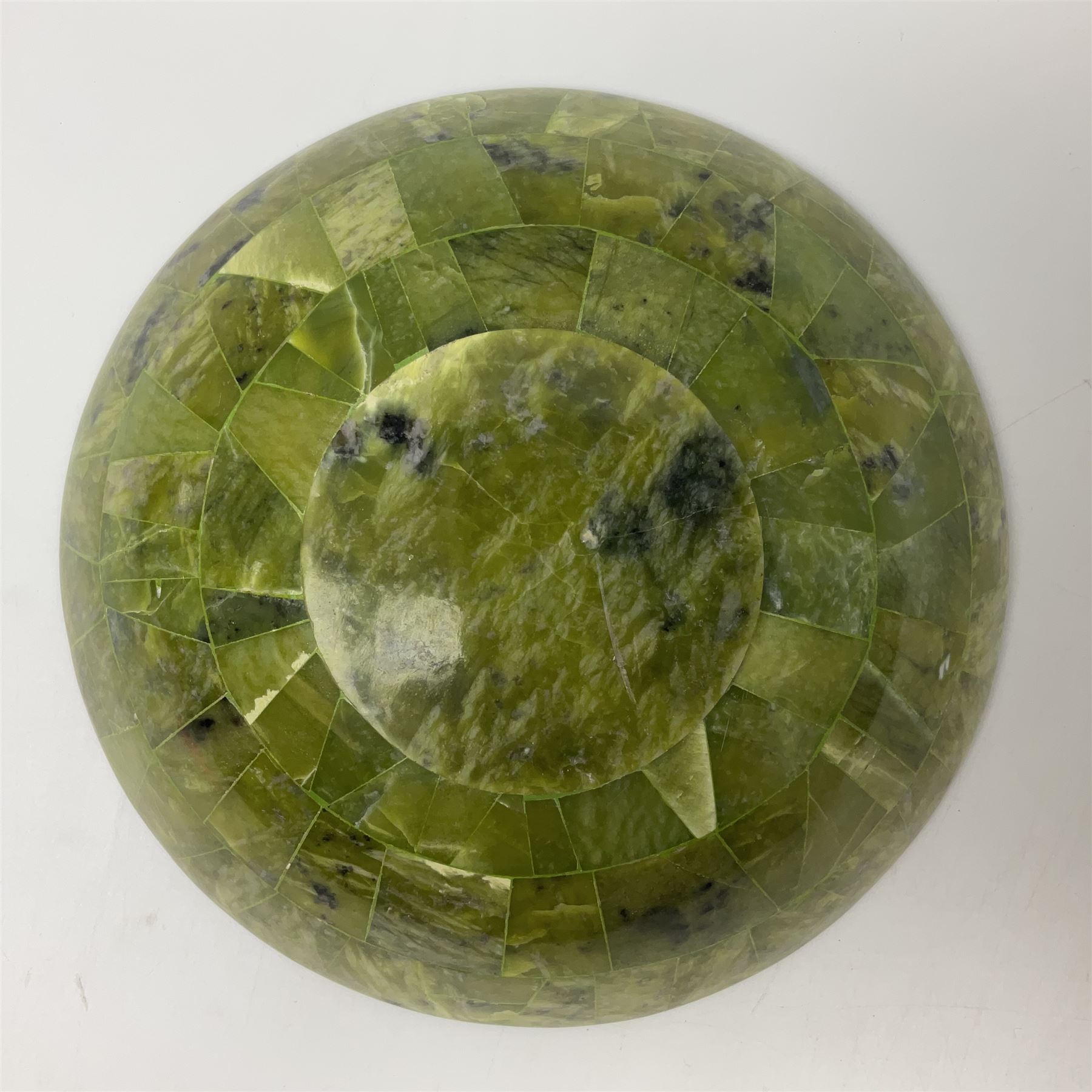 Serpentine and lapis lazuli mosaic bowl, D21cm, H8cm