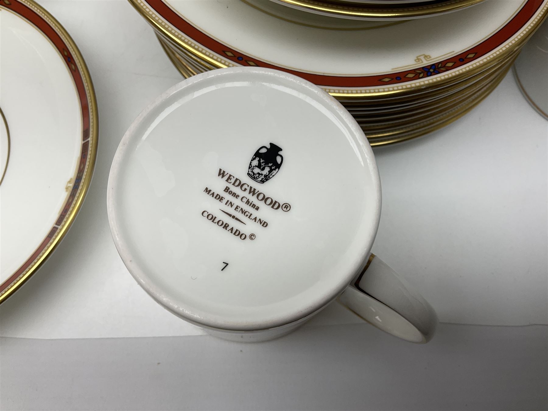 Wedgwood Colorado pattern dinner and coffee service for eight, to include coffee pot, milk jug, covered sucrier, coffee cans and saucers, dinner plates, side plates, twin handled bowls, four covered vegetable tureens etc (92)