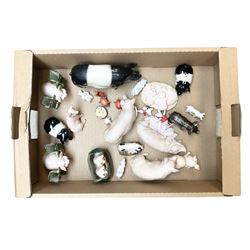 Quantity of pig figures, predominantly ceramic, to include models by Aynsley and Coopercraft etc in one box