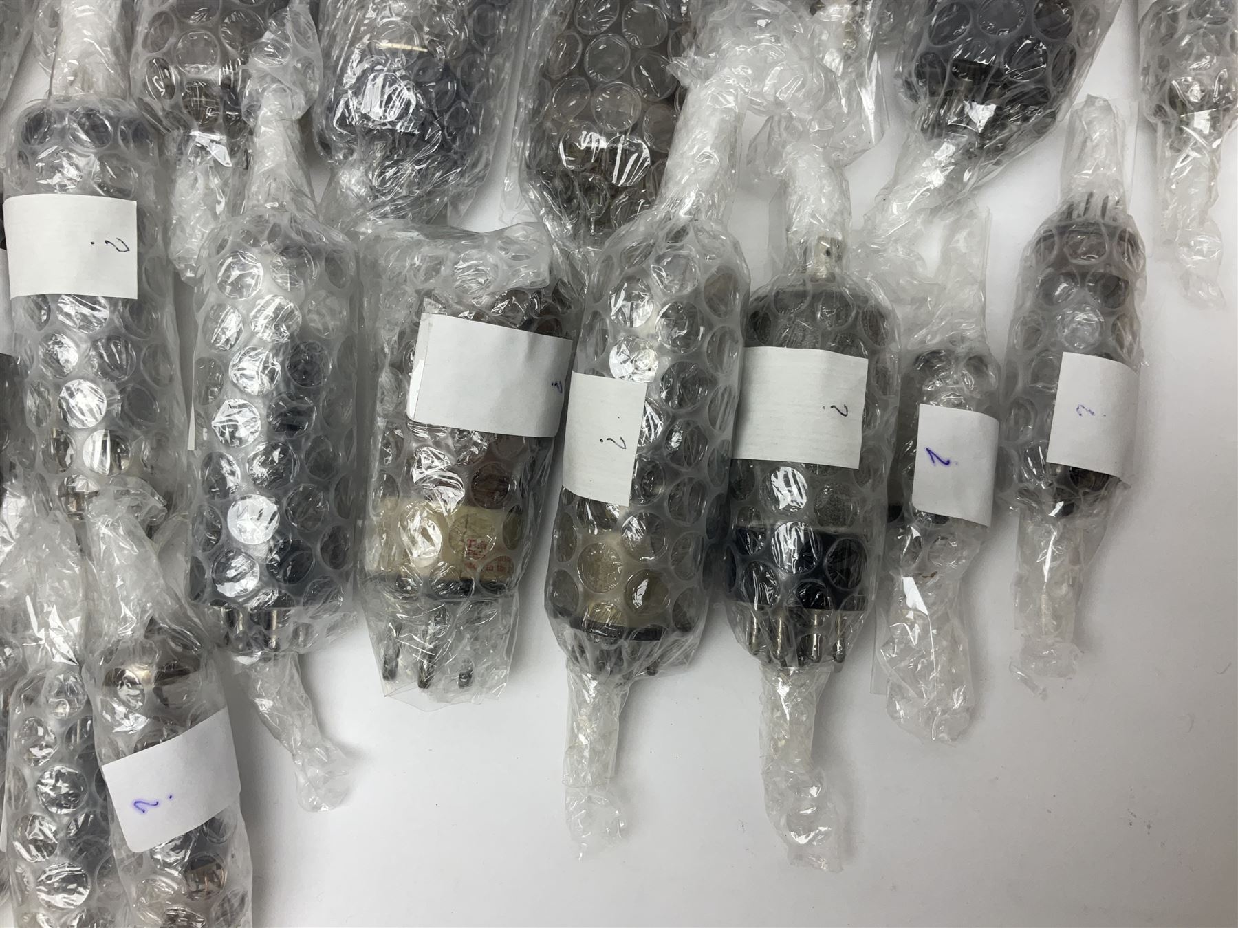 Collection of thermionic radio valves/vacuum tubes, approximately 82 