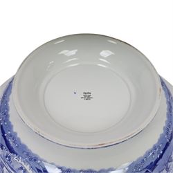 Spode Italian pattern dinner service for eight place settings, including dinner plates, side plates, soup bowls, bowls, two covered tureens, two graduating serving platters, serving bowl etc 