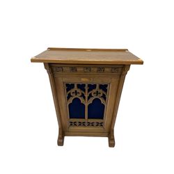 20th century ecclesiastical oak lectern, the sloped rest on moulded end supports with carved decoration, the front panelled with Gothic style carved and pierced tracery, on sledge feet