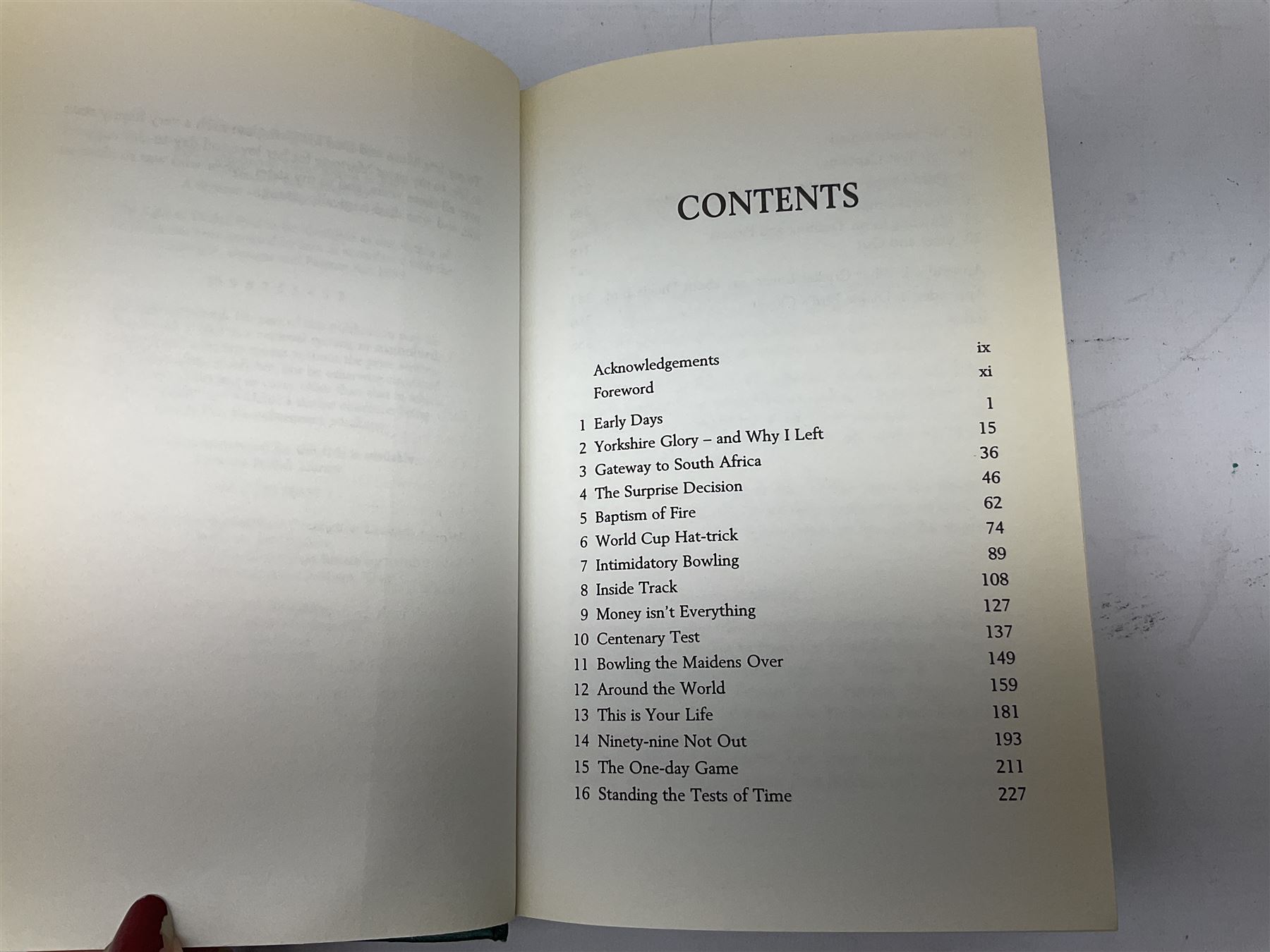 Signed Dickie Bird 'My Autobiography' first edition 1997 hardback, signed on frontispiece, together with a quantity of other books to include hardbacks and reference books