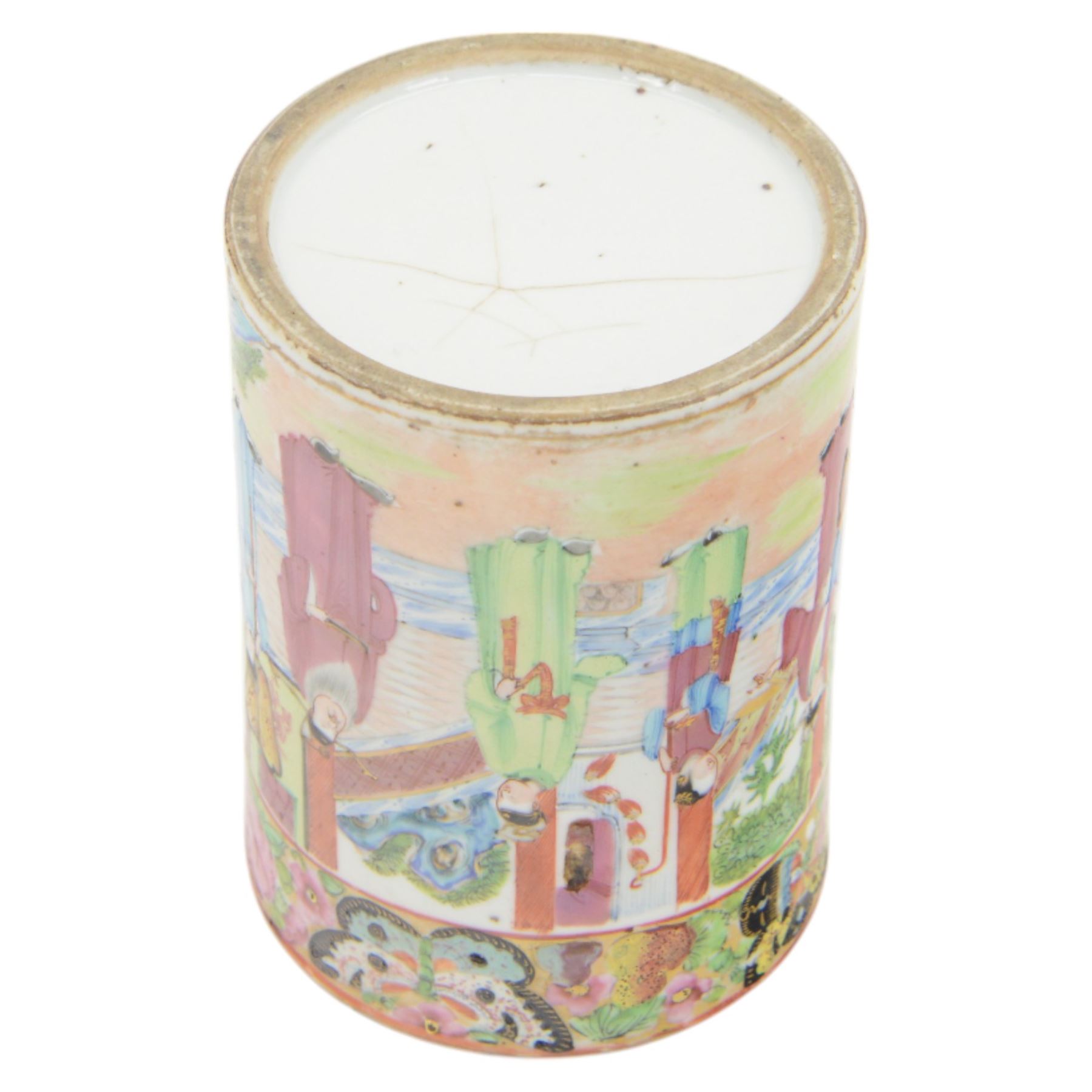 19th century Chinese Canton famille rose brush pot, of cylindrical form decorated with a vignette of bijin and attendants in a courtyard setting, beneath a gilt edged rim, and band detailed with butterflies and peonies, H15cm