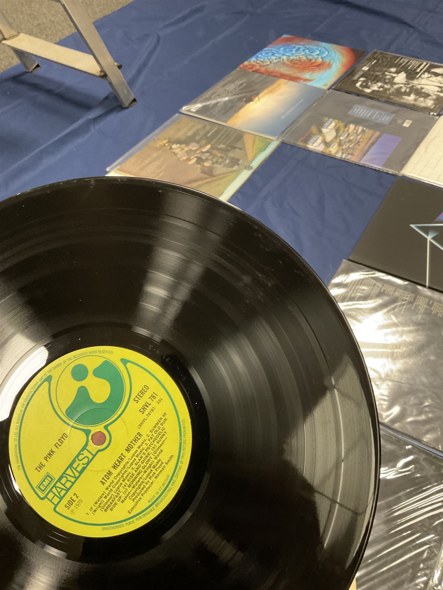 Pink Floyd vinyl LPs including 'Delicate Sound of Thunder', 'Relics', 'A Momentary Lapse of Reason', 'The Wall', 'Wish You Were Here' etc (20)