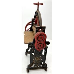 Victorian Wm Dixon of Beverley cast iron mangle