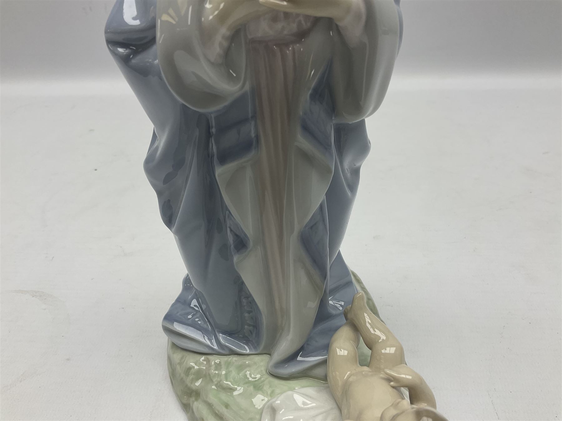 Lladro figure, Holy Night, modelled as Mary kneeling over baby Jesus, sculpted by Vincente Martinez, with original box, no 5796, year issued 1991, year retired 1994, H22cm