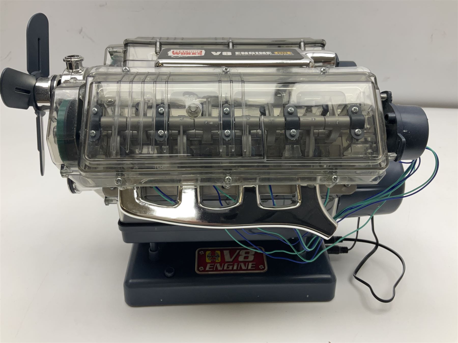 Machine Works battery operated model of a V8 car engine featuring working parts, sound and illuminating spark plugs L29cm