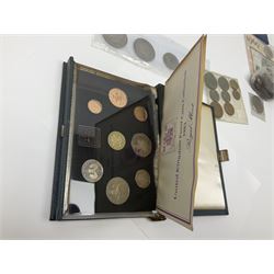 Great British and World coins, including halfcrowns, shillings, other pre-decimal coinage, The Royal Mint Great Britain and Northern Ireland 1972 coin set, commemorative crowns, various Irish coins etc