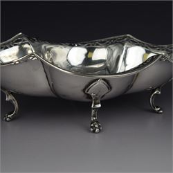 1920s silver basket, of navette form with pierced rim and lobed bowl, with fined pierced handle and upon four paw feet, hallmarked Sibray, Hall & Co Ltd, Sheffield 1923, including handle H18.5cm