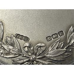 Charles I 1625 hammered silver sixpence, Queen Victoria 1894 crown coin and a cased hallmarked silver medal for the Hull photographic society, engraved '1940' 'Leonard Vokes', all housed in a red Pobjoy Mint coin box