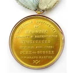  1925 gilt Masonic medal in double gold surround stamped 9ct  