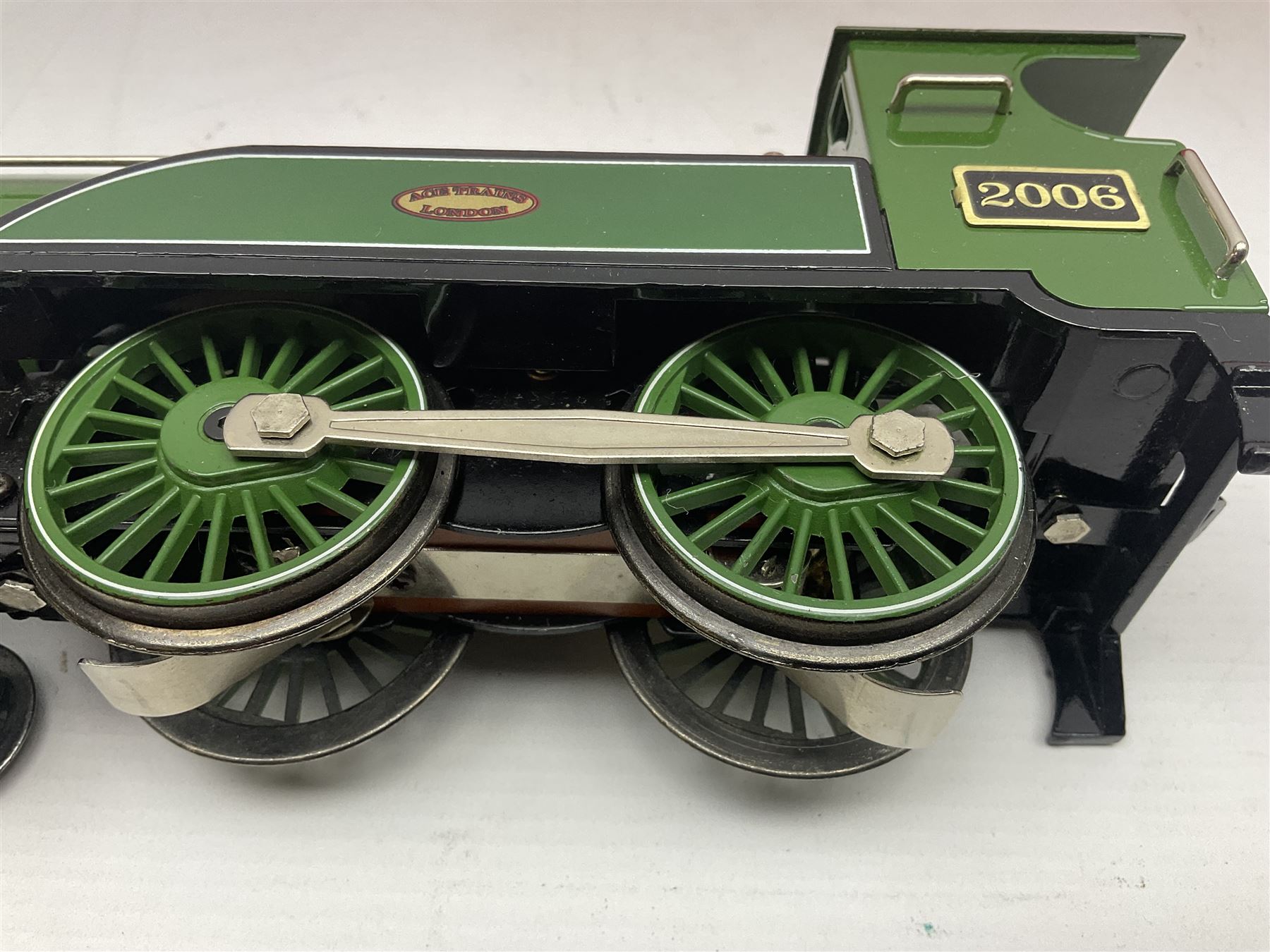 Ace Trains '0' gauge - E3 '2006 Celebration Class' 4-4-0 tender locomotive No.2006 in LNER green; boxed with original packaging and instructions.