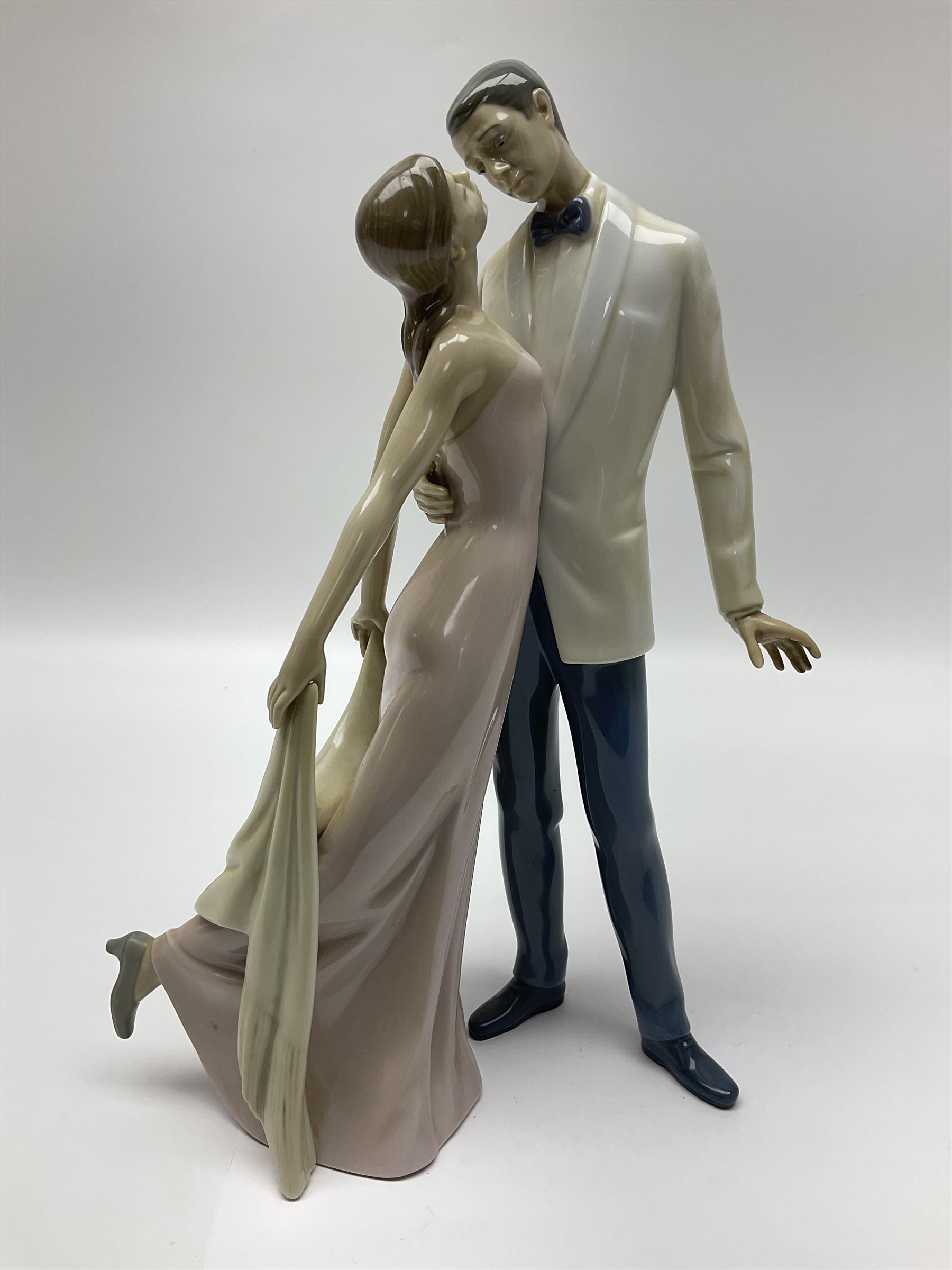 Two Lladro figure groups, Happy Anniversary no 6475 and Meal Time no 6109, largest H32cm