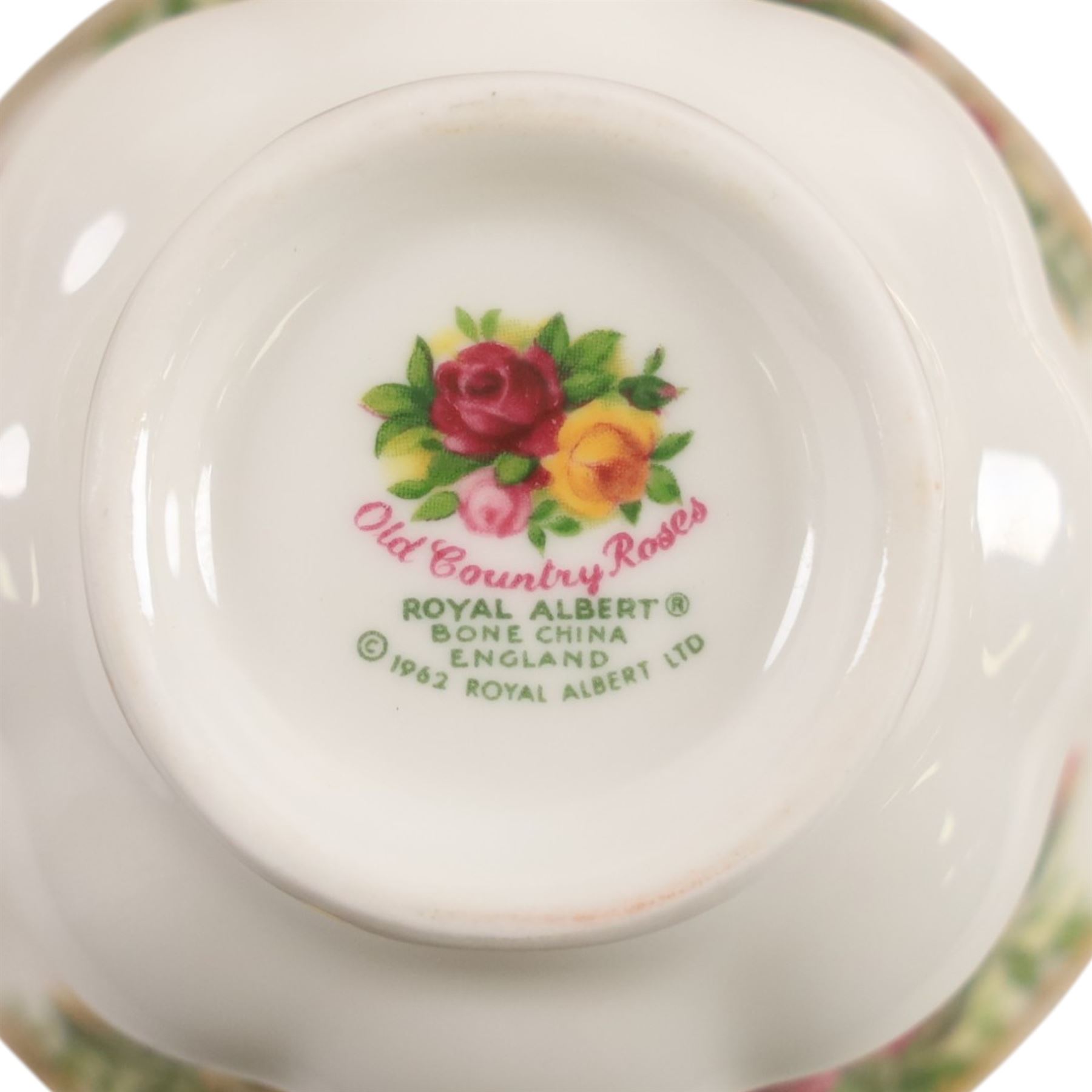 Royal Albert Old Country Roses pattern part tea service, including fifteen teacups and saucers, two open sucrier, two milk jugs, twenty side plates etc  
